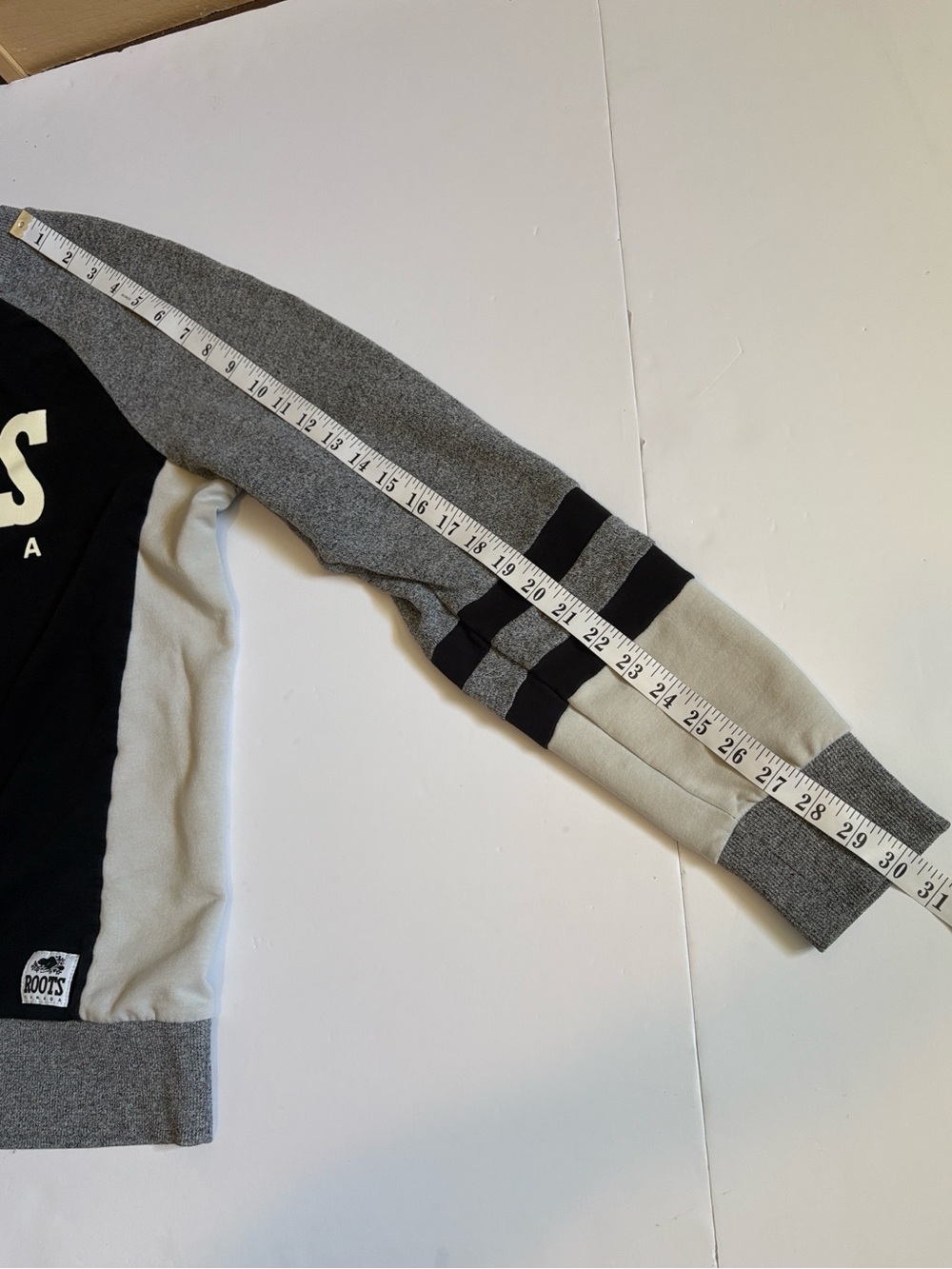 Roots Canada Black Grey Colorblock Raglan Crewneck Sweatshirt women’s Sz XL. - Picture 10 of 13